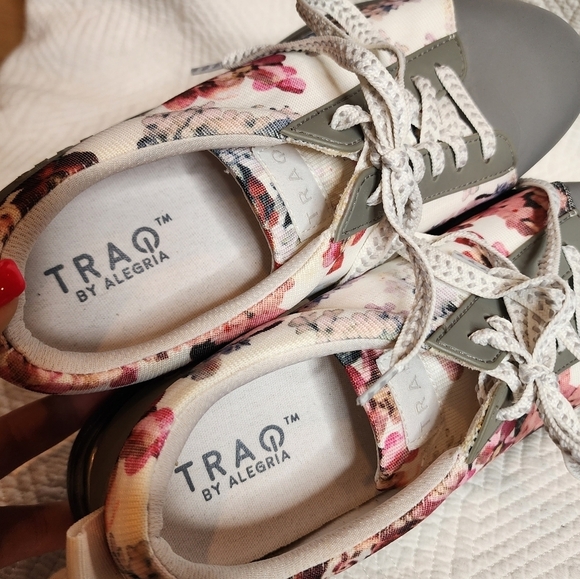 TRAQ BY ALEGRIA Qest sneaker - Picture 12 of 14